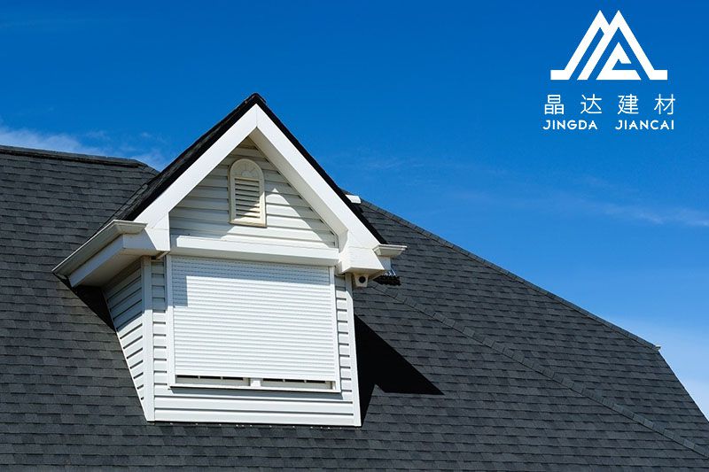 【彩色油氈瓦】挑選晶達(dá)裝飾建材優(yōu)點(diǎn)在哪兒?【彩色油氈瓦平屋面】的優(yōu)勢反映在哪一方面? 【彩色油氈瓦】挑選晶達(dá)裝飾建材優(yōu)點(diǎn)在哪兒?【彩色油氈瓦平屋面】的優(yōu)勢反映在哪一方面?