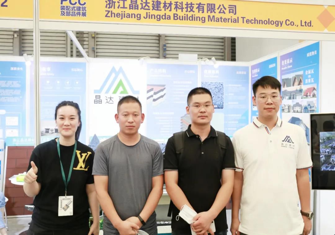 晶達工作人員與客戶合影.jpg 晶達工作人員與客戶合影.jpg